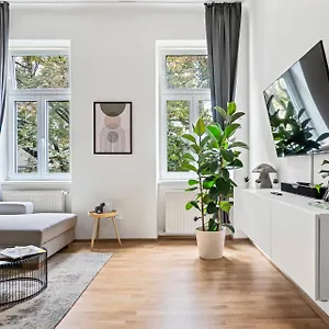 Cozy, Generous - 10 Min To City-centre - Contactless 24h Check-in Apartment
