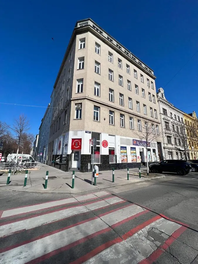 Delightful 1 Bedroom Near Schoenbrunn And Westbahnhof With Big Porch Viena Apartamento