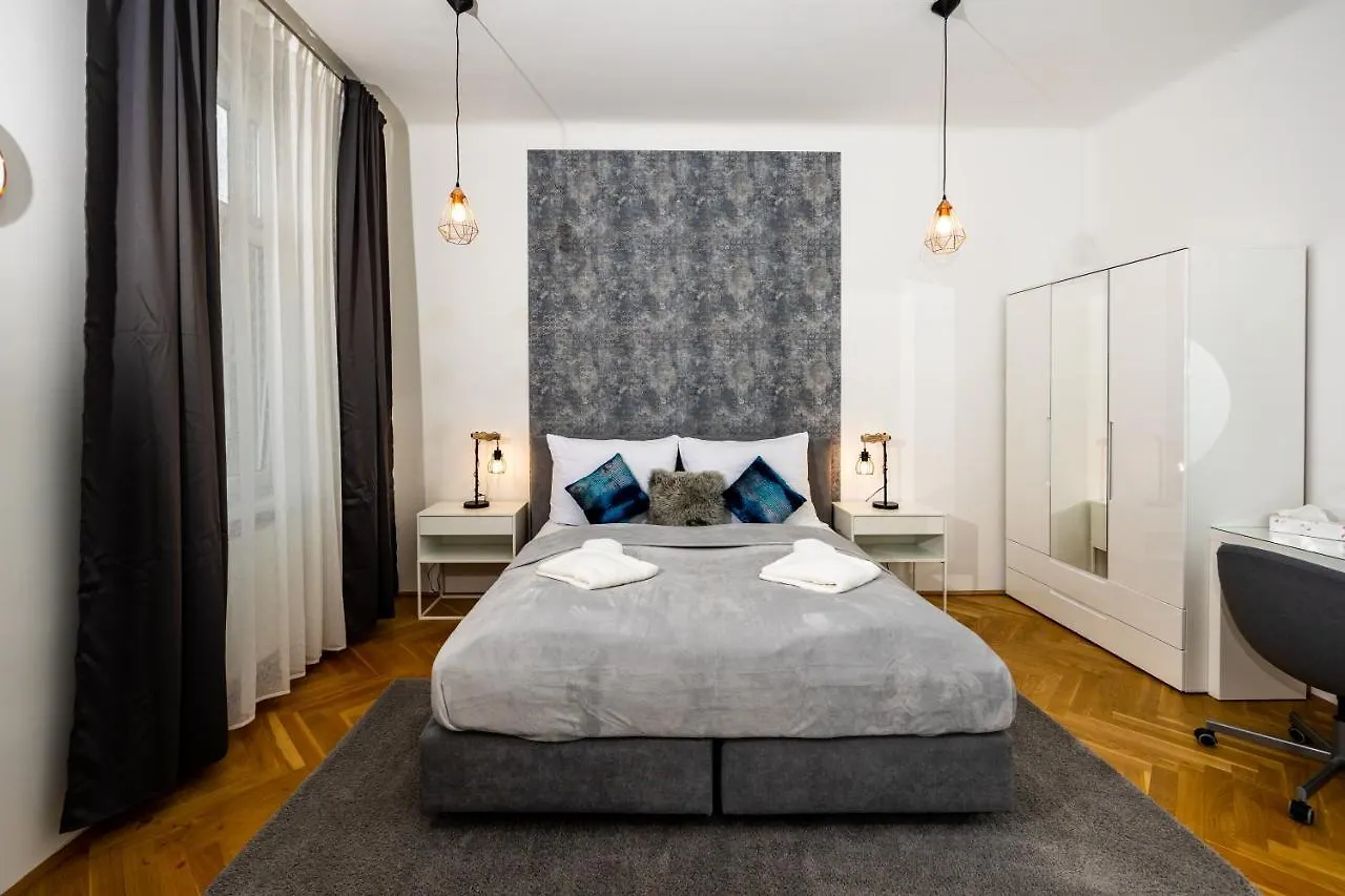 Delightful 1 Bedroom Near Schoenbrunn And Westbahnhof With Big Porch Viena