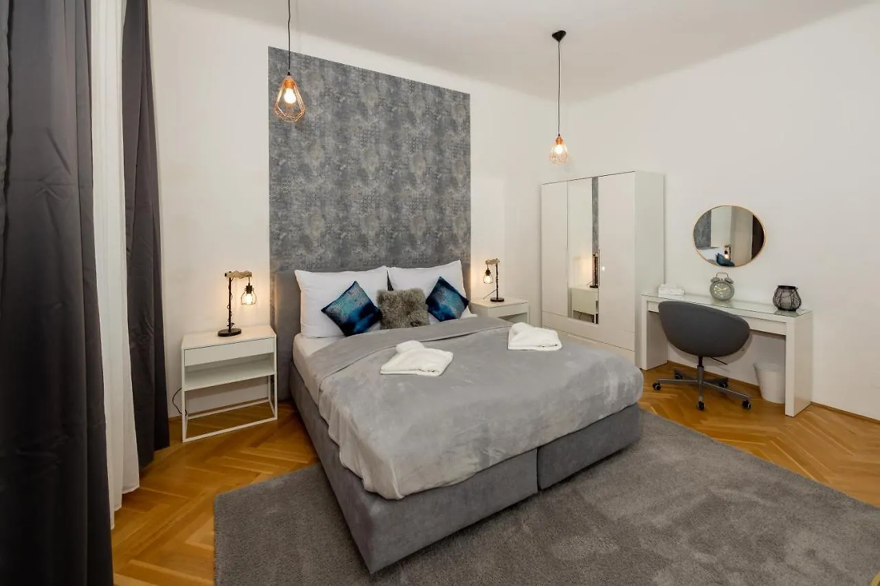 Delightful 1 Bedroom Near Schoenbrunn And Westbahnhof With Big Porch location