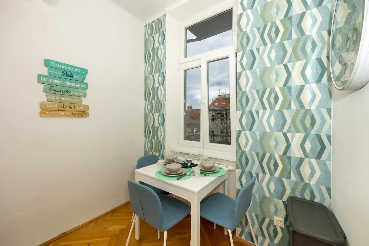 Delightful 1 Bedroom Near Schoenbrunn And Westbahnhof With Big Porch Viena