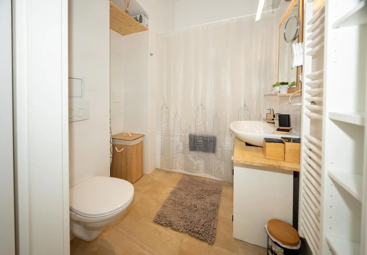 Delightful 1 Bedroom Near Schoenbrunn And Westbahnhof With Big Porch Viena 0*,