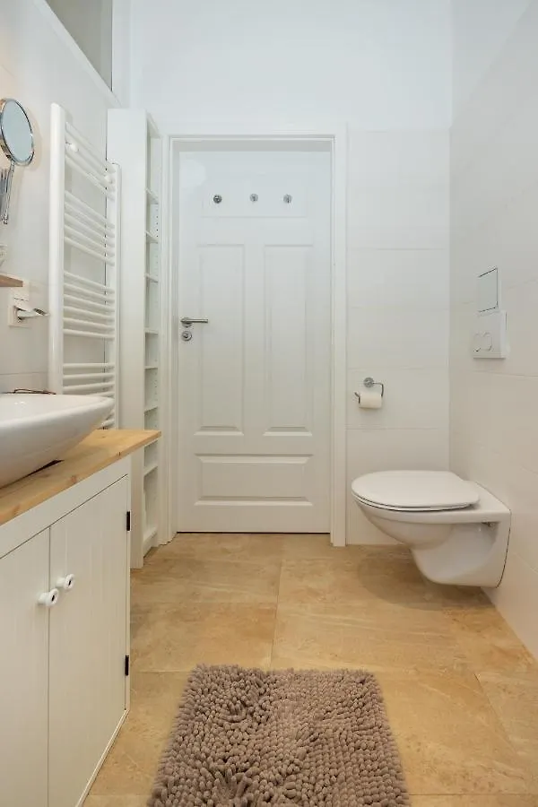 Delightful 1 Bedroom Near Schoenbrunn And Westbahnhof With Big Porch Vienna